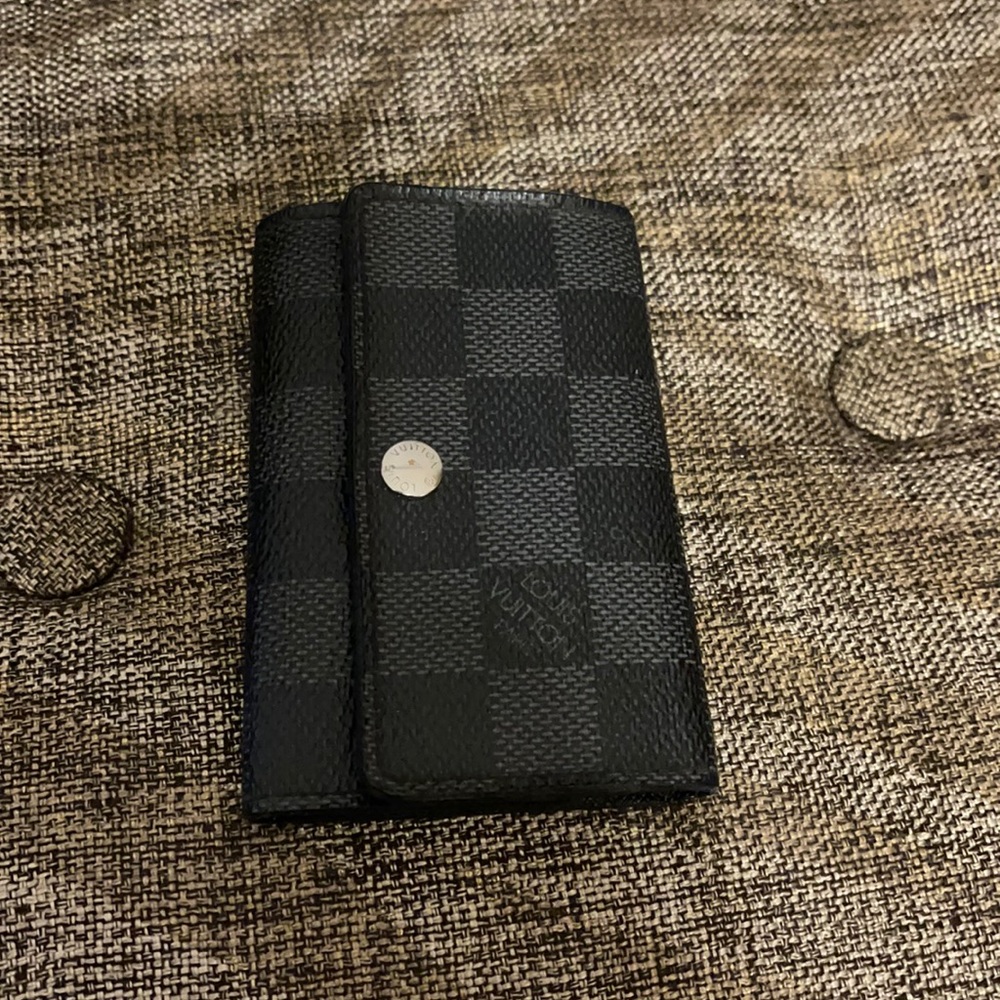 Authentic Louis Vuitton 6 key holder